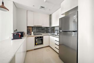 Modern 1BR with Stunning Views in Business Bay - 7