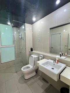 Infinity pool Sutera Avenue suite 2BR Free Wifi-Netflix-Parking - 9