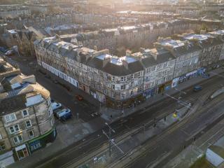 Edinburgh 3-Bedroom Apartment Next to Tram Stop at City Centre - Edimburgo - 5