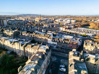 Edinburgh 3-Bedroom Apartment Next to Tram Stop at City Centre - Edimburgo - 3
