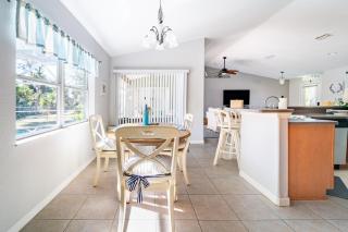 Tranquil 3BR Getaway with Pool, Near Boca Beach - North Port - 4