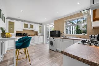 Stylish 3 Bed House, Sleeps 6, Near NEC - Airport, Parking, Contractors - Families Stay - 2