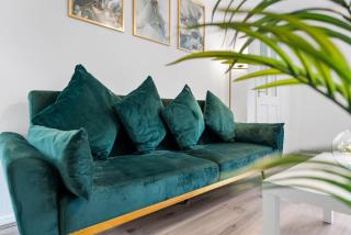 Fresh 3 Bed House, Sleeps 6, Near NEC & Airport, Free Parking, Contractors & Families - 0