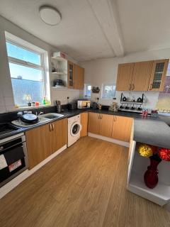 Spacious Flat in Newcastle - 8