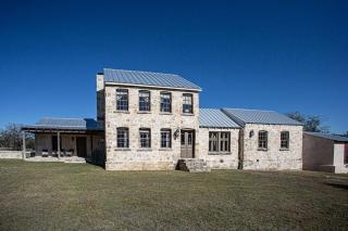 Spacious Group Retreat 3 Units Close to Wineries - Fredericksburg - 0