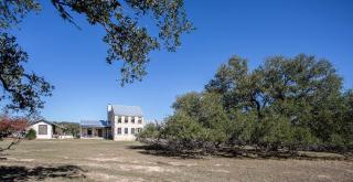 Spacious Group Retreat 3 Units Close to Wineries - Fredericksburg - 4