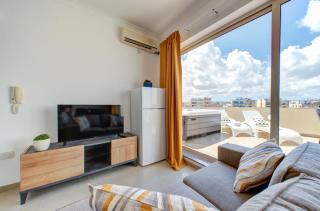 Sliema Exquisite Penthouse with Jacuzzi 2 Bedroom - Sliema - 3