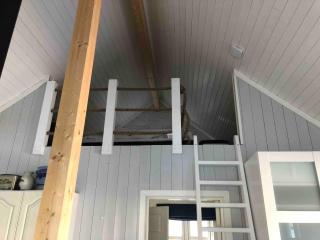 Nora's Waterfront Cabin - 5