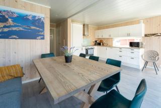 Lofoten Waterfront luxury lodge - Ballstad - 8