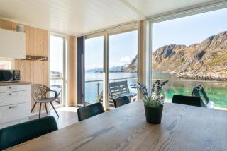 Lofoten Waterfront luxury lodge - Ballstad - 7