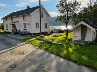 Vettingstua, beautiful house down by the sea. - Gravdal - 0
