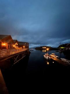 Amazing waterfront rorbu (free car-charging) - Stamsund - 9