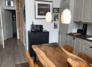 Amazing waterfront rorbu (free car-charging) - 6