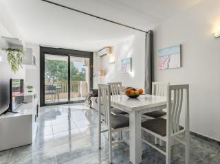 Salou-Modern-Pool-5'playa-2room-PortAvntura-AC13 - Salou - 4
