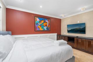 Elegant West Vancouver Estate with Ocean Views - West Vancouver - 8