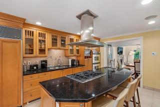Elegant West Vancouver Estate with Ocean Views - West Vancouver - 4