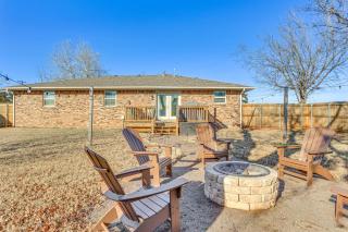 4 Mi to Dtwn Guthrie Family Home with Fire Pit! - Guthrie - 0