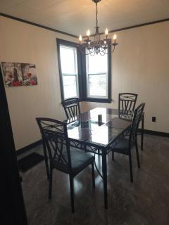 Charming Vintage - New Home Minutes to Downtown Kingston! - Kingston - 1