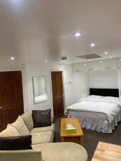 Luxury 1 Bedroom Studio Apartment - 6