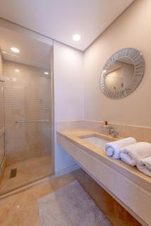 Coastal Vibe 2BR Mangroovy Gouna with Rooftop Cinema, BBQ, Pool & Beach Access - Hurghada - 6