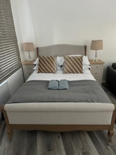Modern Studio Flat in Bramhall - 7