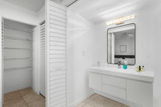 Bay Harbor Sunset Apt 4A - 7