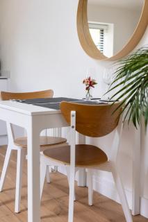 Self contained 1 bed house v near centre, parking - Bath - 9