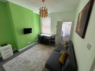 4 Bed Spacious Home - Perfect For Families & Contractors - Stoke-on-Trent - 7