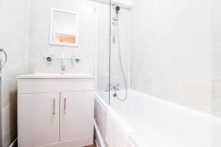 Beautifully Presented 3 Bed Hampstead Property - London - 3