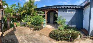 Bungalow accueillant à Sainte-Anne avec jardin - 0