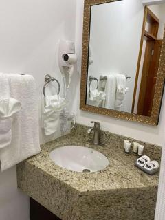 Best Western Grand Baymen Gardens - San Pedro - 9