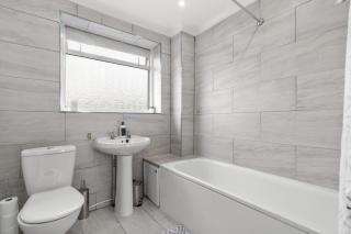 Staines House-3bed-Sleeps7- FreeP-Close to Airport - Staines - 5