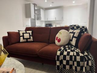 Modern & Elegant Apt w fst WiFi - Cambourne - 3