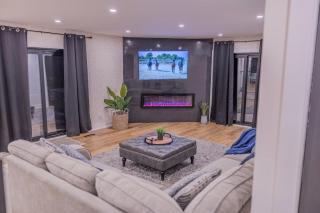 6 Bedroom Modern Escape in Horseshoe, Pool and Hot tub - Coldwater - 0