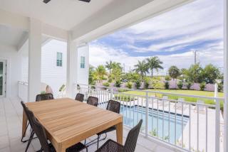 Brand New & Private Pool - Palmgale House - 3