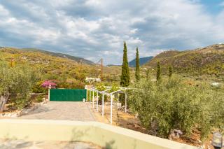 Marianne's Olive Grove - Villa Loutraki - Limni Vouliagmenis - 9