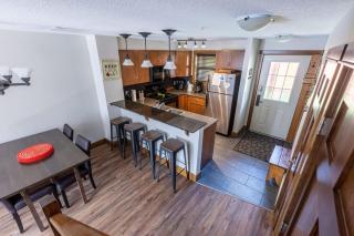 Newly Renovated Rocky Mountain Canmore Chalet - 4