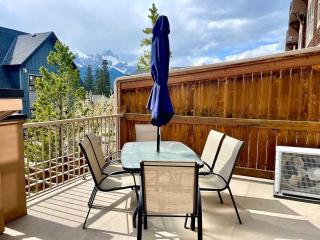 212 Canmore Chalet With Beautiful Mountain Views - 3