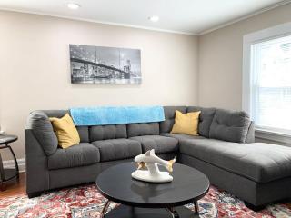 Newly Renovated 2 BR downtown Apt, family getaway. - Montclair - 8