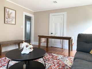 Newly Renovated 2 BR downtown Apt, family getaway. - Montclair - 1