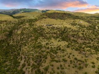 Eagles Wings Mountain House as seen in Condé Nast - Emigrant - 8