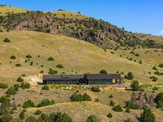 Eagles Wings Mountain House as seen in Condé Nast - 9