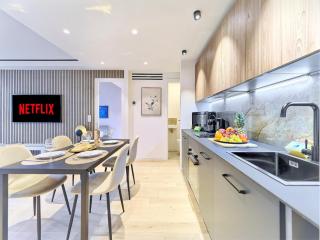 Hyper Centre - Charming duplex - Luxury - Reversible air conditioning - 10 mins from Place MASSENA - 3