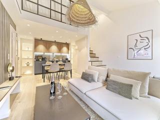Hyper Centre - Charming duplex - Luxury - Reversible air conditioning - 10 mins from Place MASSENA - 1