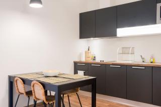 Warm and Cozy Old Town Apartment - 7