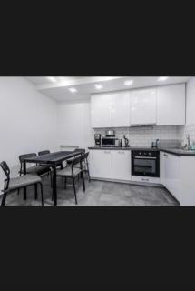 Beer Street Apartment - 7