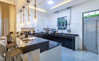 Emerald by Skyline Villa - - 8
