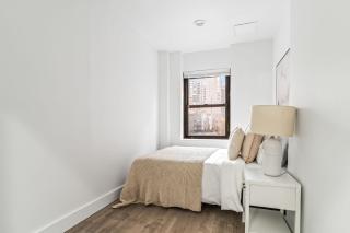 Sleek 2 Bed 1 Bath Apartment by Chrysler Building & Bustling Murray Hill - New York - 6
