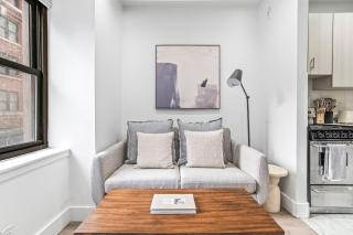 Sleek 2 Bed 1 Bath Apartment by Chrysler Building & Bustling Murray Hill - New York - 4