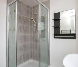 Colchester Retreat 4br 2bath Ample Street Parking - Lexden - 1